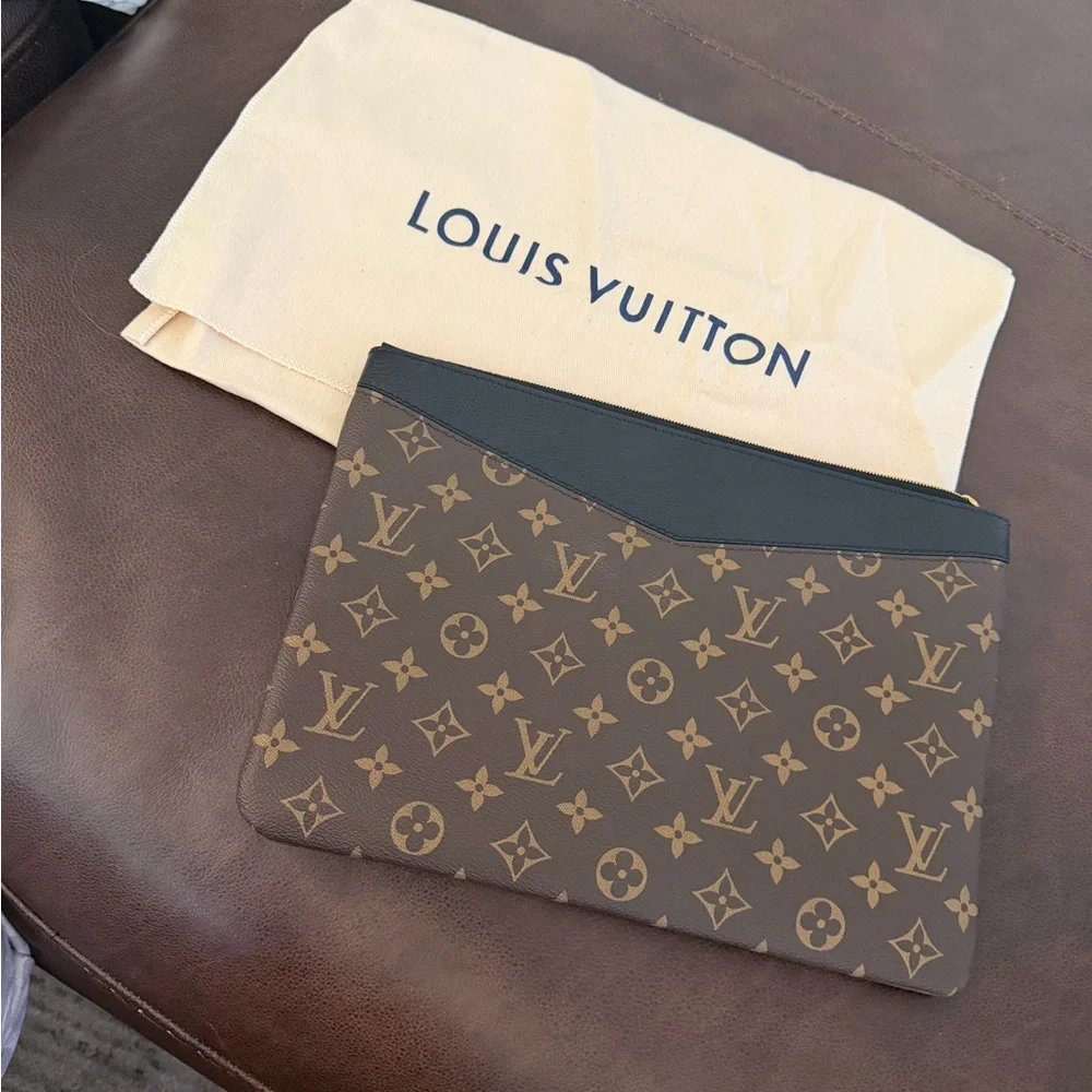 Louis Vuitton Daily Pouch Monogram Canvas Zip Pouch